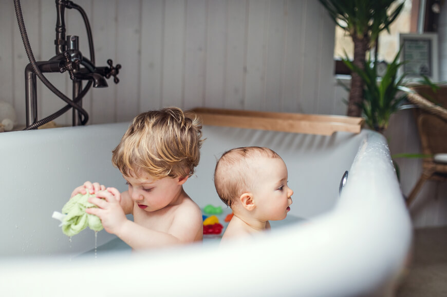 baño_niños_consumo sostenible del agua